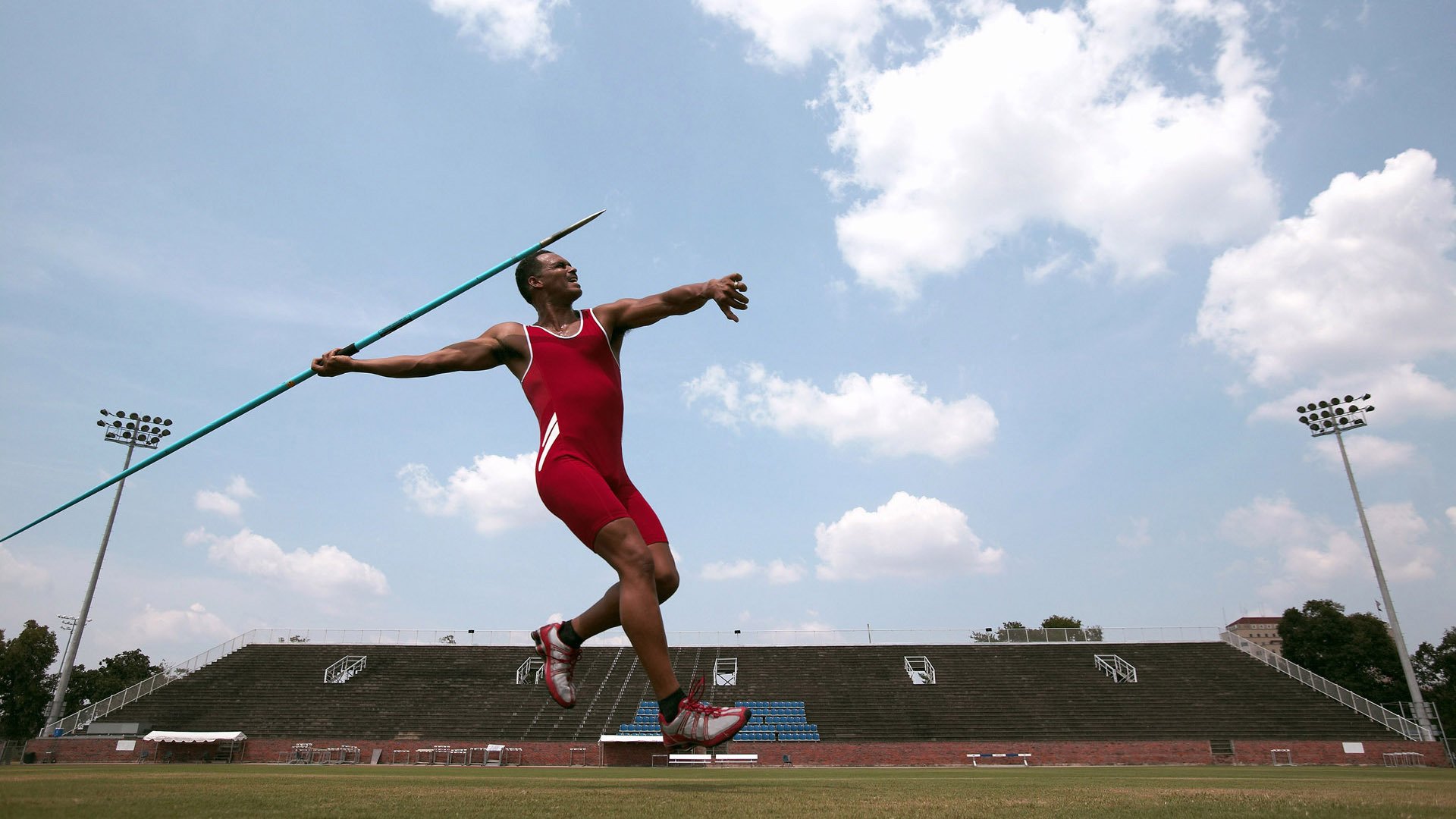 开云体育客服-球场大事件：引发热议的重大裁判判罚，球场惨案